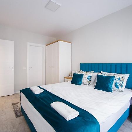 Retreat To A Stylish Home At West Residence 오라데아 외부 사진